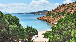 Nationalpark La-Maddalena-Archipel vor Sardinien Blick auf die Felsenküste des La-Maddalena-Archipels vor Sardinien