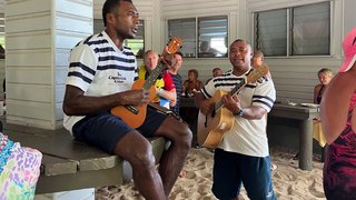 Singen und Tanzen auf Tivua Island