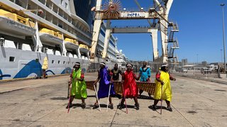 Willkommensgrüße von afrikanischen Tänzern Willkommensgrüße von afrikanischen Tänzern