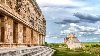 Blick auf einen Maya-Tempel Mittelamerika Kreuzfahrten