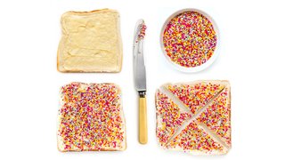 Bunte Streusel auf dem Buttertoast ist in Australien & Neuseeland Brauch.