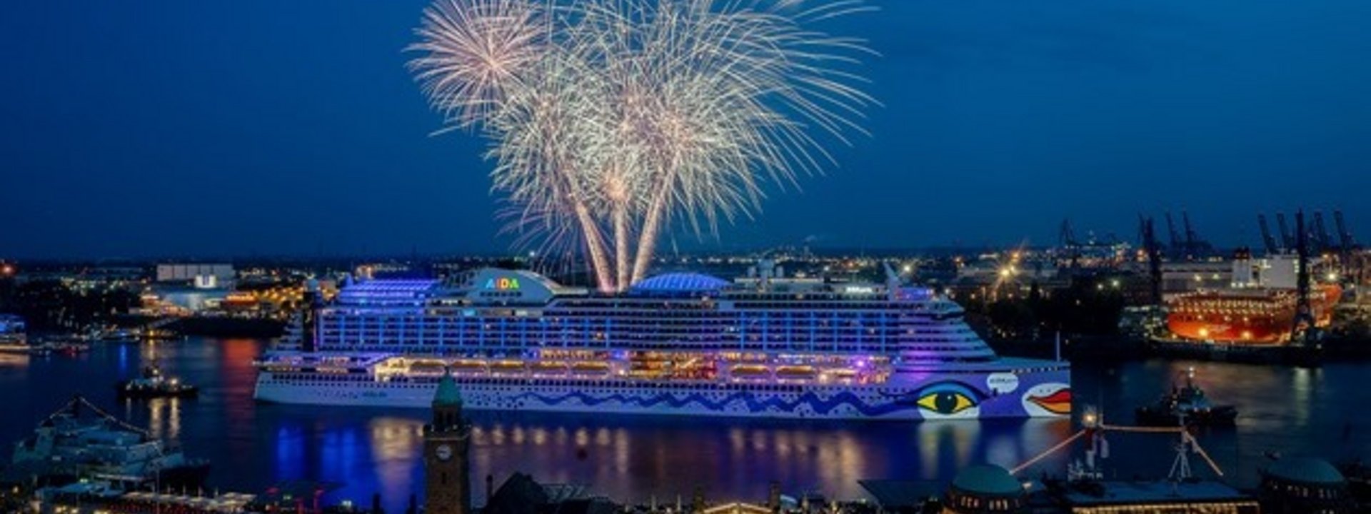 HAFENGEBURTSTAG HAMBURG: Vier AIDA Kussmundschiffe und großes AIDA Feuerwerk