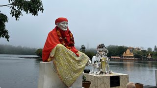 Götterstatuen in Grand Bassin