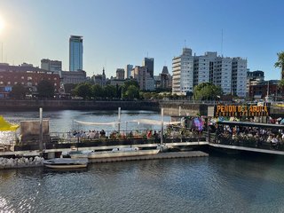 Bar auf dem Wasser Bar auf dem Wasser