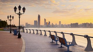 Aussicht aufs Wasser in Abu Dhabi Aussicht aufs Wasser in Abu Dhabi
