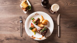 Leckere Steakgerichte im Buffalo Steak House an Bord von AIDAperla