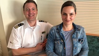 Kapitän Marc-Dominique Tidow mit Redakteurin Nadine Uhe Kapitän Marc-Dominique Tidow mit Redakteurin Nadine Uhe