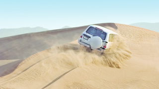 Jeep in der Wüste Tunesiens