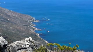 Malerisch – Berge und Meer