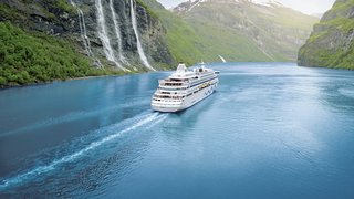 AIDAvita in den Fjorden