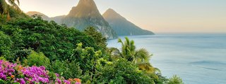 Küste von St. Lucia bei Sonnenaufgang