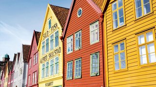 Bunte Lagerhäuser im Stadtviertel Bryggen in Bergen