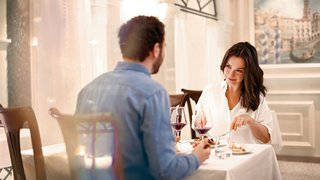 Gäste essen im Ristorante Casa Nova