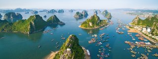 Blick auf die Halong-Bucht auf einer AIDA Vietnam Kreuzfahrt