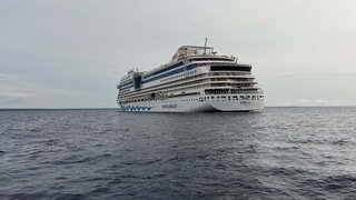 AIDAmar ankert vor Lifou