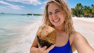 Weltreisereporterin Sarah