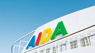 AIDA Cruises auf Wachstumskurs AIDA Leuchtbuchstaben auf dem Außendeck