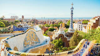 Mosaikfliesen im Park Güell in Barcelona